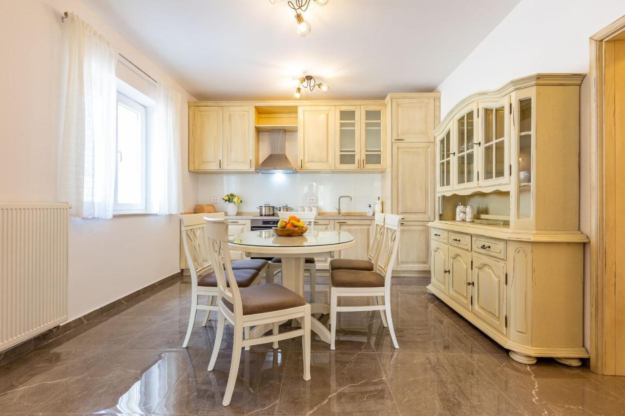 Mp Luxury Holiday Home With Swimming Pool Задар Екстериор снимка