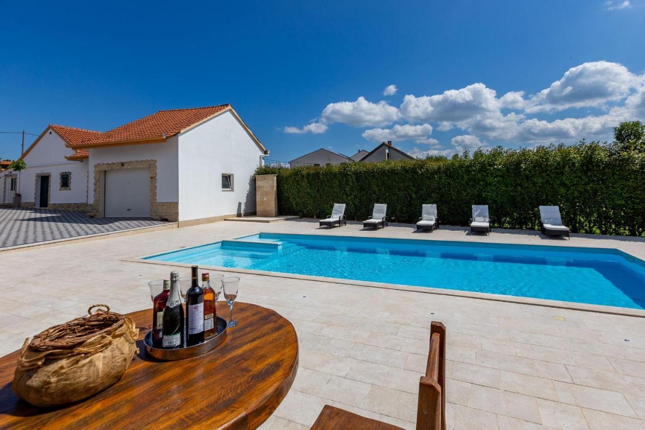 Mp Luxury Holiday Home With Swimming Pool Задар Екстериор снимка